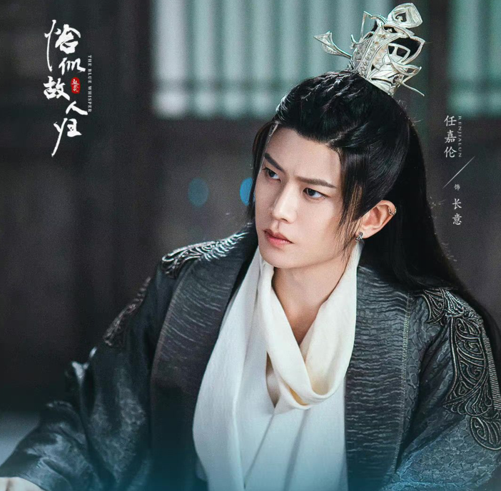 迪丽热巴|《恰似故人归》断更的日子，热巴分享Vlog，任嘉伦片场串戏周生辰