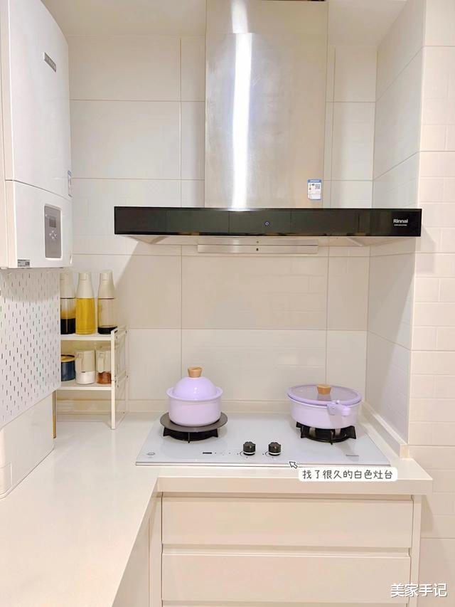 坚持断舍离的二胎妈妈,不买沙发茶几,将96㎡小家装修得“空无一物”,太漂亮了