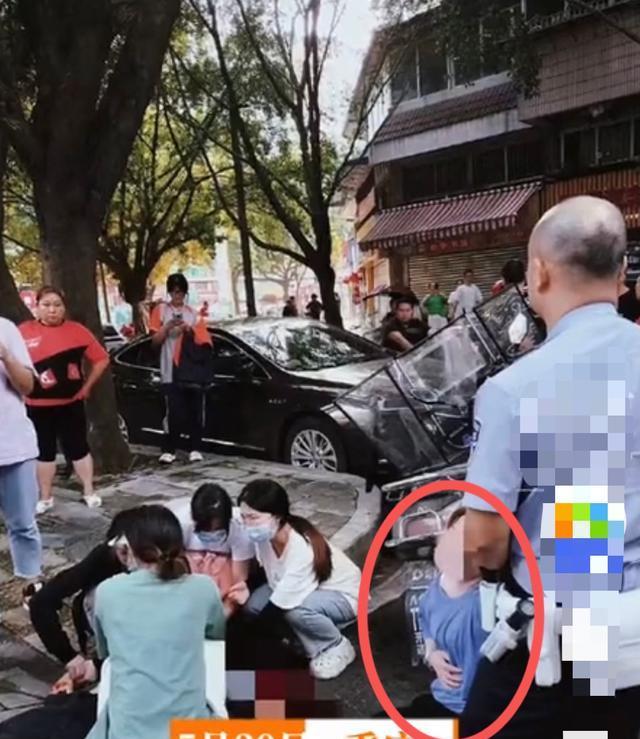 重庆男子交通纠纷袭警被击身亡,妻子紧抓警察不放,网友评论炸锅