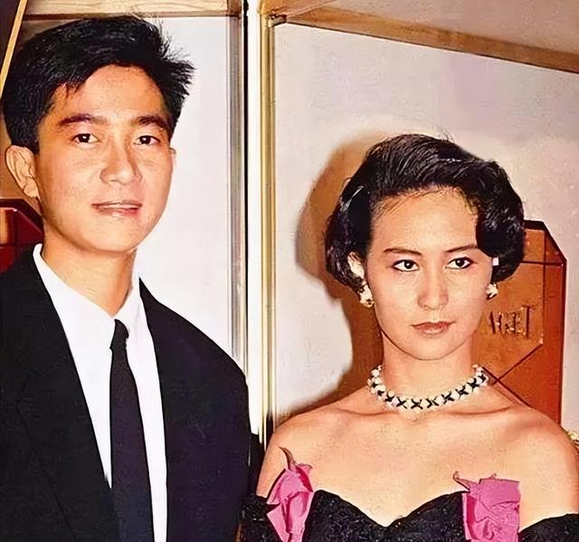 何超琼|何超琼真正爱的或是许晋亨，47岁后不再结婚，她自己也很无奈