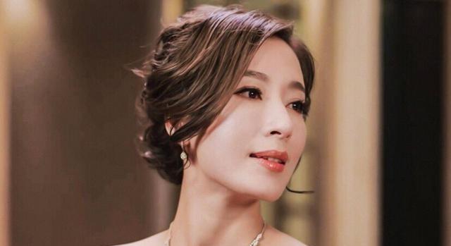 杨怡|杨怡为什么改名杨茜尧?