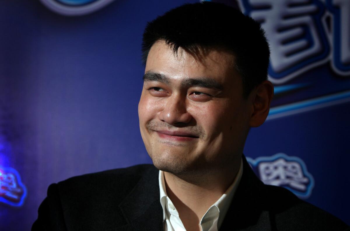 周琦|周琦恐再被骗，赵继伟拿MVP，顶级后卫待遇不同，最佳阵容遇尴尬