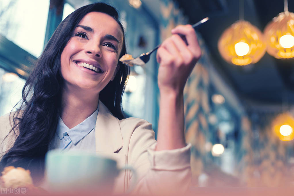 卸妆 中年女人脸色暗黄气色差？坚持养成这几个好习惯，就算老了也耐看 。