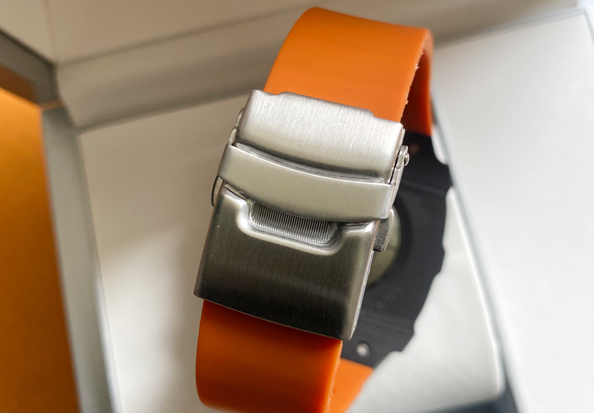 芯片设计|原版Apple watch S7 与定制款，有何不同？