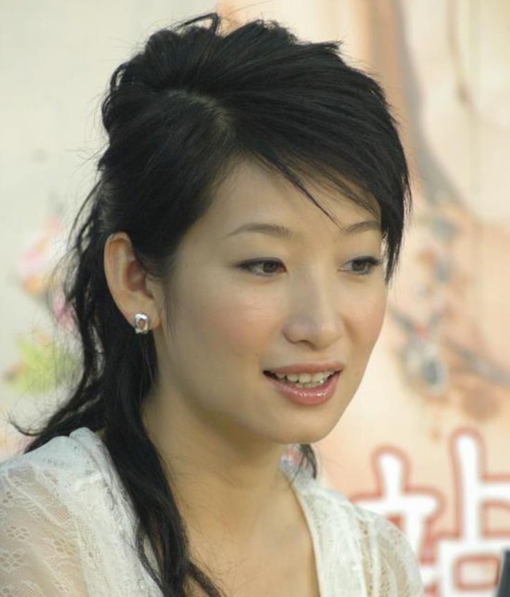 秦海璐|秦海璐拍吻戏，男演员却想占便宜，推开对方一巴掌后又出阴招！