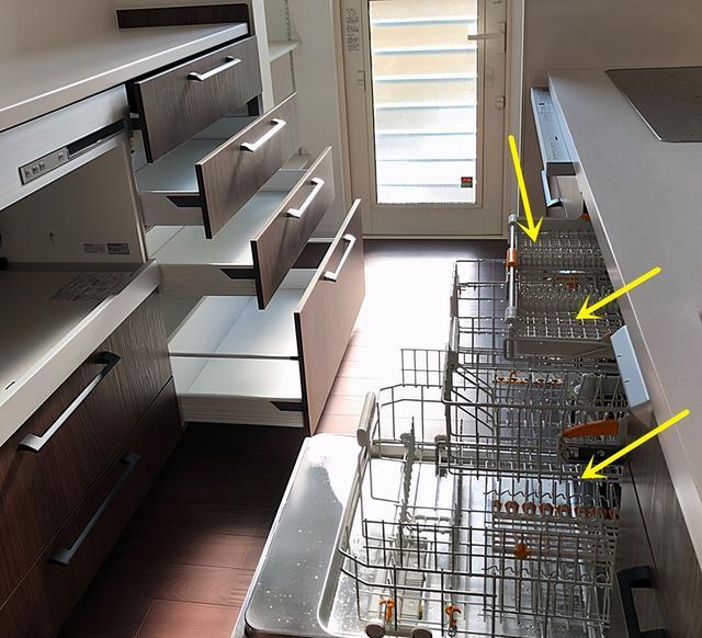 跟韩国博主学厨房整理技巧,橱柜抽屉换成3个拉篮,能收纳能沥水