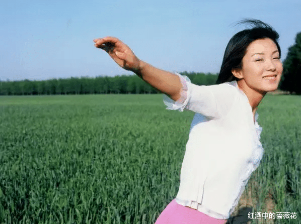 岳丽娜|私奔、早婚、摘子宫，这几位女星，少女时期远比你想象中叛逆得多