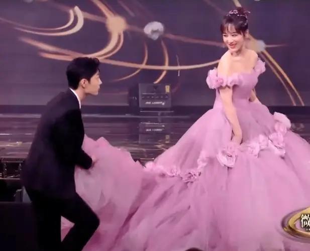 杨紫|《余生》导演否认肖战杨紫假戏真做，网友却扒出更多“证据”反驳