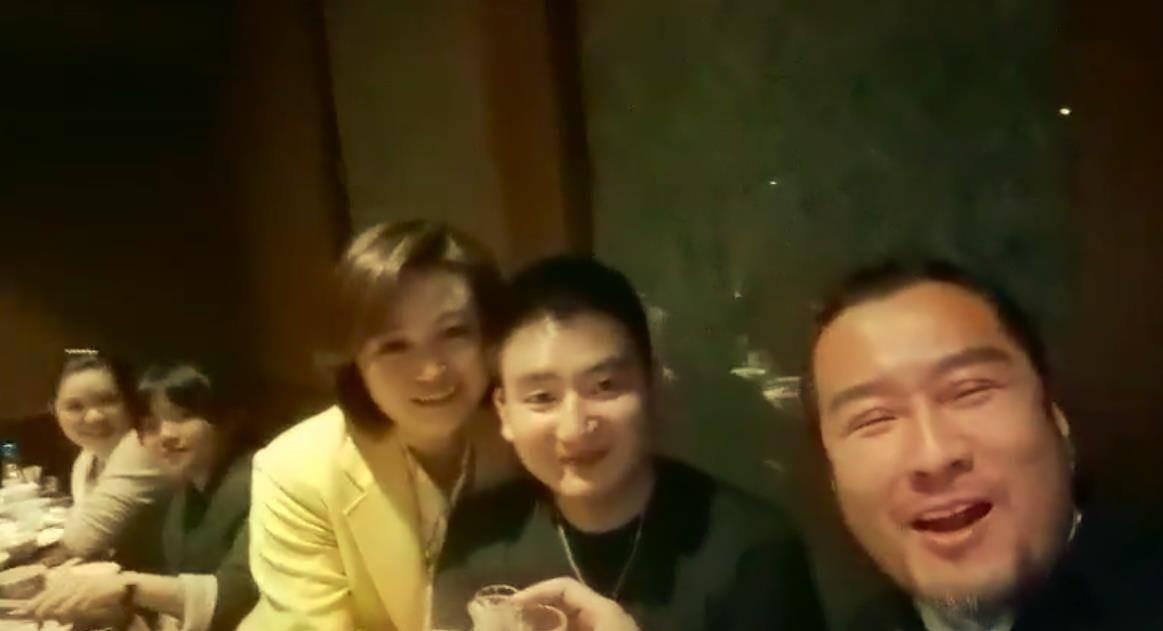 陈道明|孙兴近况曝光,胡子拉碴事业一落千丈,坚持一夫二妻制,误入歧途