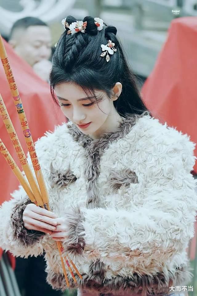 仙剑奇侠传四|《仙剑4》片场现暴力冲突,一男子被捆绑于树上,被多人推搡辱骂