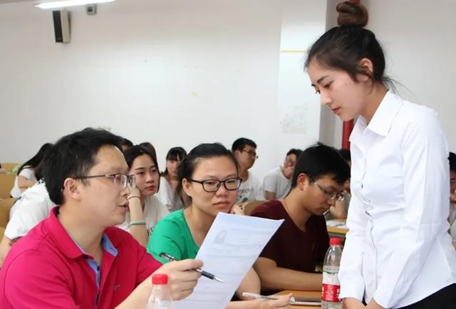 00后|“抱歉,我们不要上网课的毕业生”,00后面试被拒绝,理由很可笑