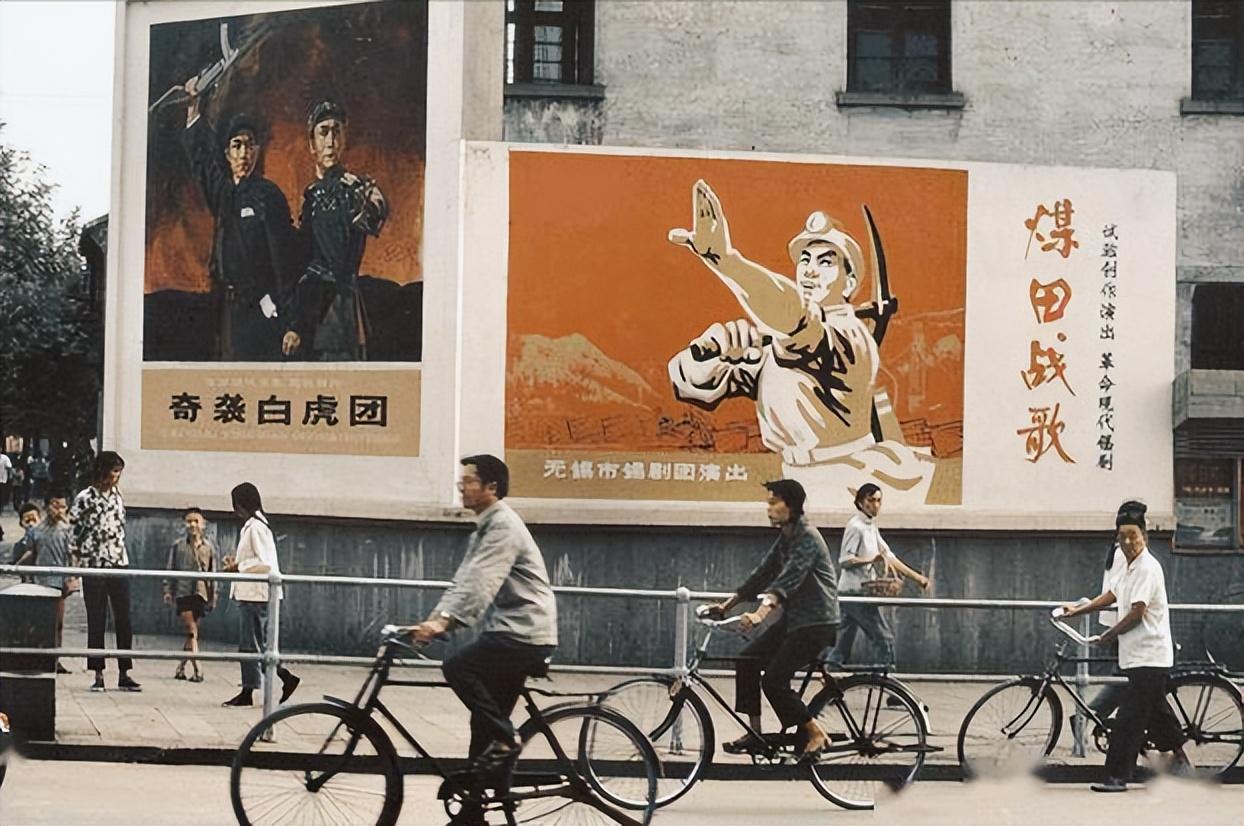 法国摄影师镜头下1980年的中国:那时人们笑容淳朴,贫富差距很小