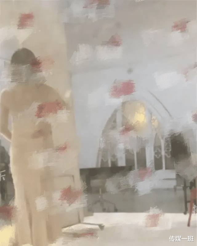 刘德华|好事将近?李亚鹏疑带小女友去拍婚纱照,向友人炫耀钻戒