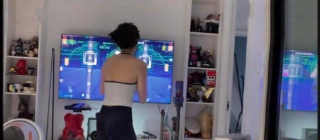 余霜|余霜晒照神秘室友,穿小蜜蜂睡衣隐藏身份,粉丝直言管泽元别藏了