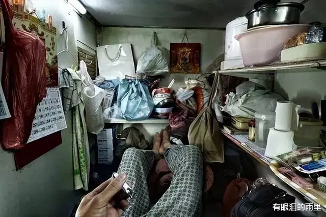 西装全套的二道贩子告诉你,香港人有多在乎体面