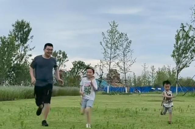 |郭威子女已改姓姚，错换人生他压力最大，许妈默默承受一切！