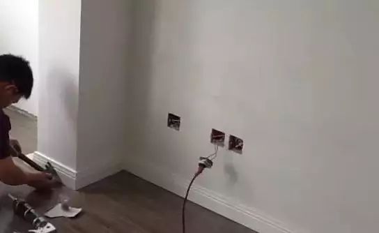 看完对比才发现我家被骗了,原来踢脚线暗贴和明贴的差别这么大!