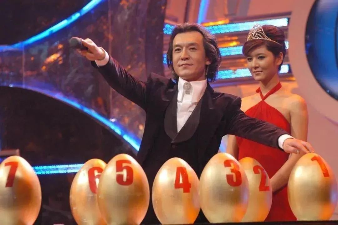 李咏|“央视名嘴”李咏病逝4年，遗孀哈文的选择令人泪目