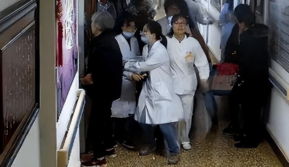 2016年,产妇活蹦乱跳进医院,当天竟一尸两命,丈夫:医院在搞鬼