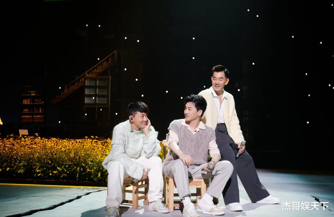 陈小春|陈小春的“出尔反尔”给了苏有朋面子，也给了杜德伟尊重