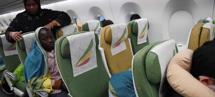 工人|每年汇回中国数千亿,到底有多少中国人出国打工,平均工资多少?