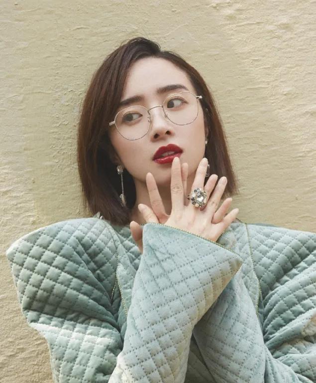 胡冰卿|芭莎晚宴生图：娄艺潇显老态，祝绪丹仙气灵动，胡冰卿美到认不出