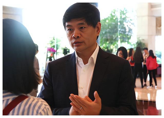 许戈辉|前央视名嘴许戈辉:嫁富豪大龄生子,还能和丈夫前妻成姐妹?