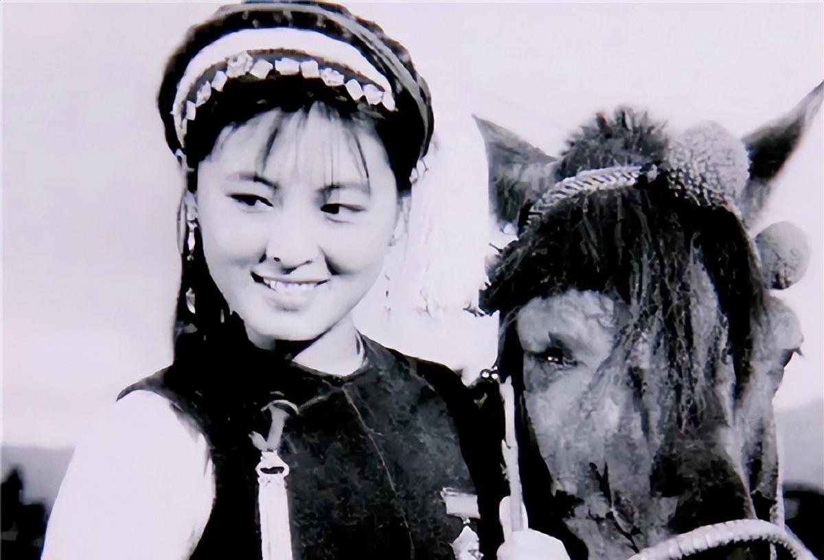 永远的阿诗玛杨丽坤已去世22年,丈夫和两个双胞胎儿子后来怎样?