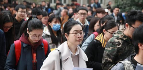 甘肃|甘肃一公务员岗位门可罗雀，与工资待遇关系不大，原因有点心酸