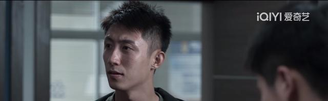 老四为何说老大的脑袋是装饰?因为老大的“痛打落水狗”确实太蠢