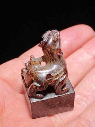 和田玉籽料|汉 和田玉籽料沁色 辟邪钮印 兽钮 玉印 印章