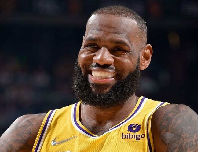 布克|NBA得分榜更新：老詹重返榜首，5人场均27+，布克跌出前10