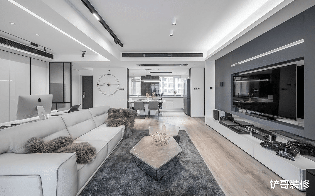 崇尚自由的业主，运用白灰色装饰，创造精致的生活空间