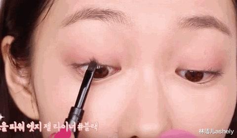眼妆 杨幂的眼睛堪称点睛之笔,她的同款“空气眼妆”更是撩人于无形了