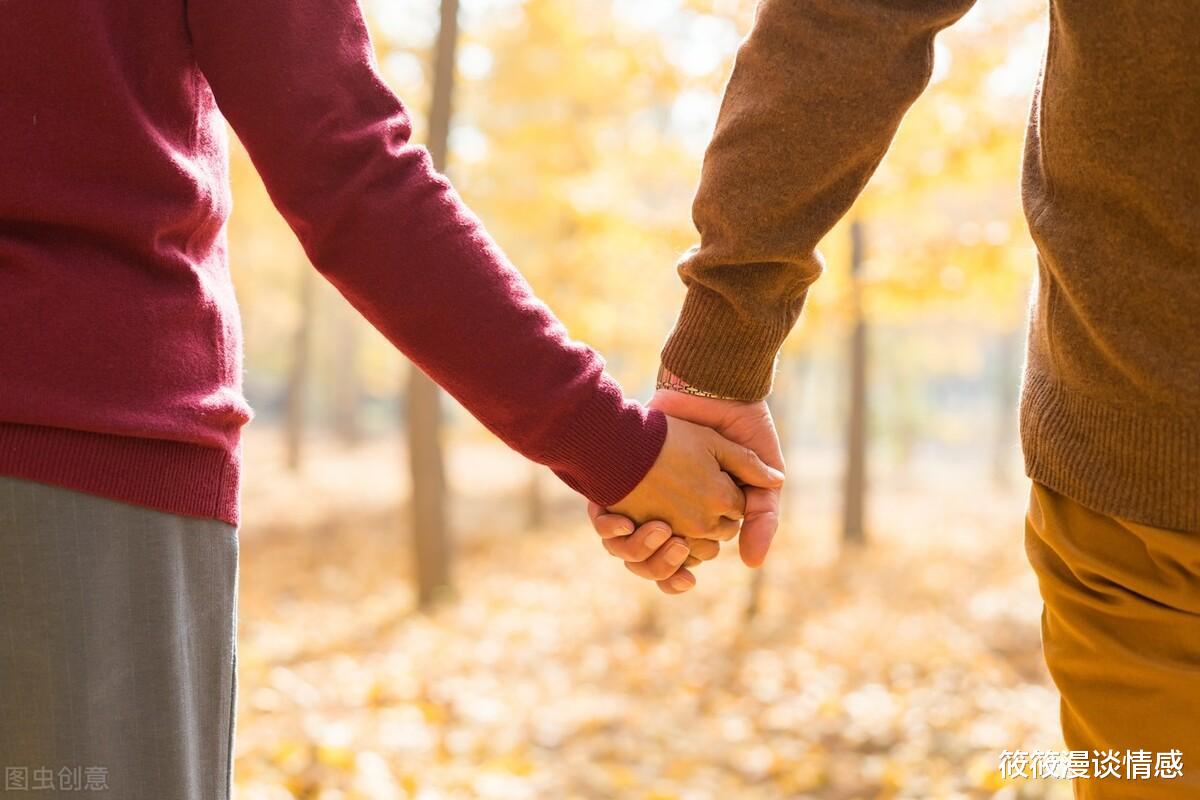 现在的单身老人,为什么都流行找老伴?一位68岁大妈说出了实情