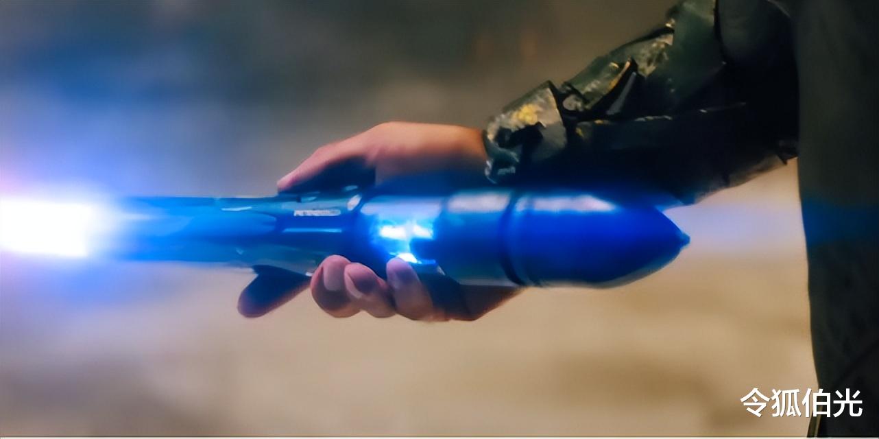 电影|同样都是剧情简单，把《黑亚当》和《海王》一对比，差距就出来了