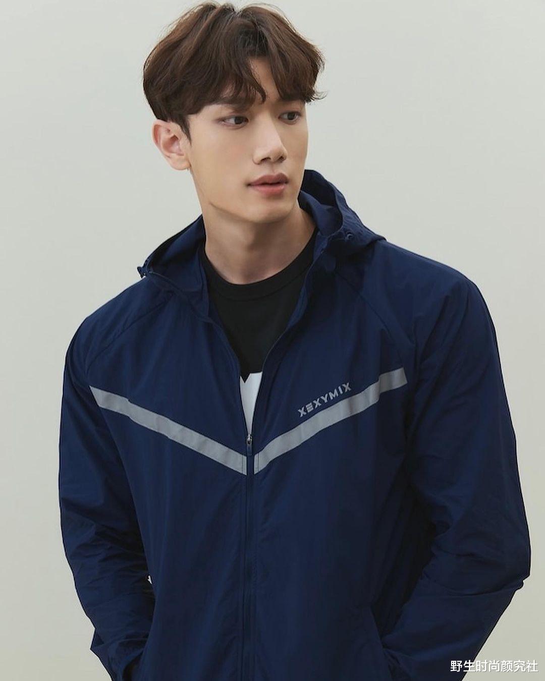 帅哥|男明星可以照他的身材“卷”起来吗？