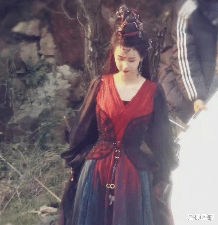 长月烬明|《长月烬明》双人海报曝光!罗云熙仙气白鹿惊艳,配角都是高颜值