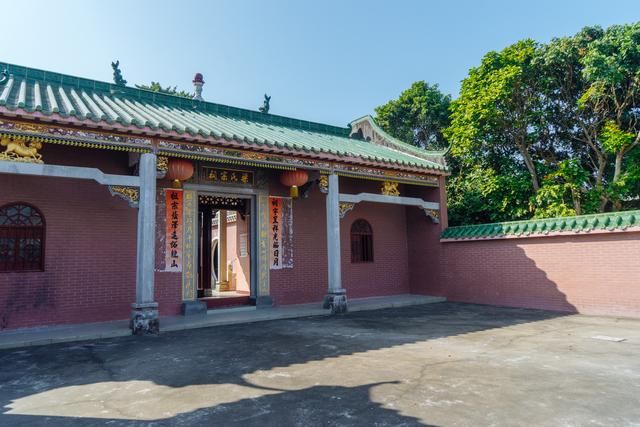 阳江|只有香港和阳江存在的寺庙，景色太美，全部都用红色打造