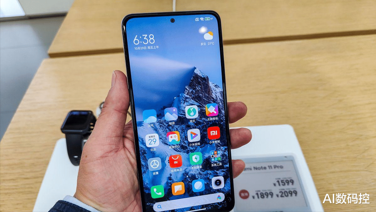 相机|仅售1699元，曲面屏+173g轻薄机身，红米强对手来了