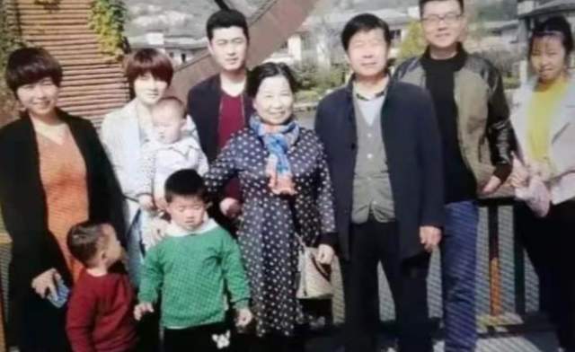 直播带货|田静姐弟再度开直播带货，静静被赞越来越漂亮，田舅舅直播超幽默