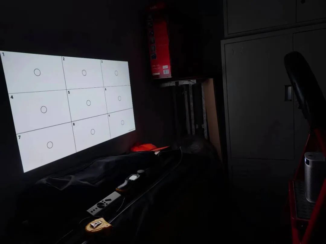 |揭秘投影机的“科技与狠活”!手把手教你“虚标”亮度