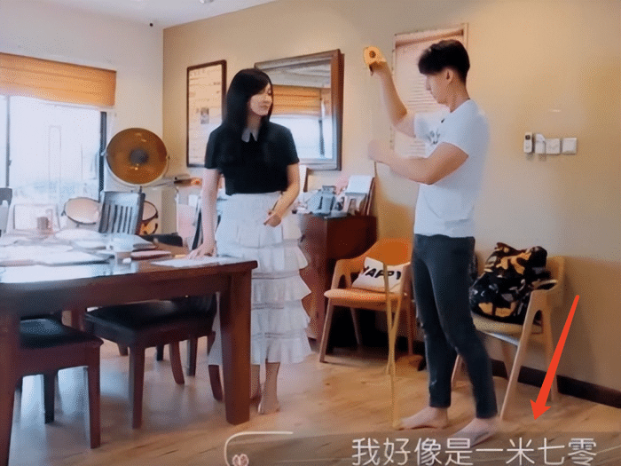 吴尊|吴尊晒女儿第一次玩滑板赞不绝口,刘畊宏儿子与Jasper同框竞技