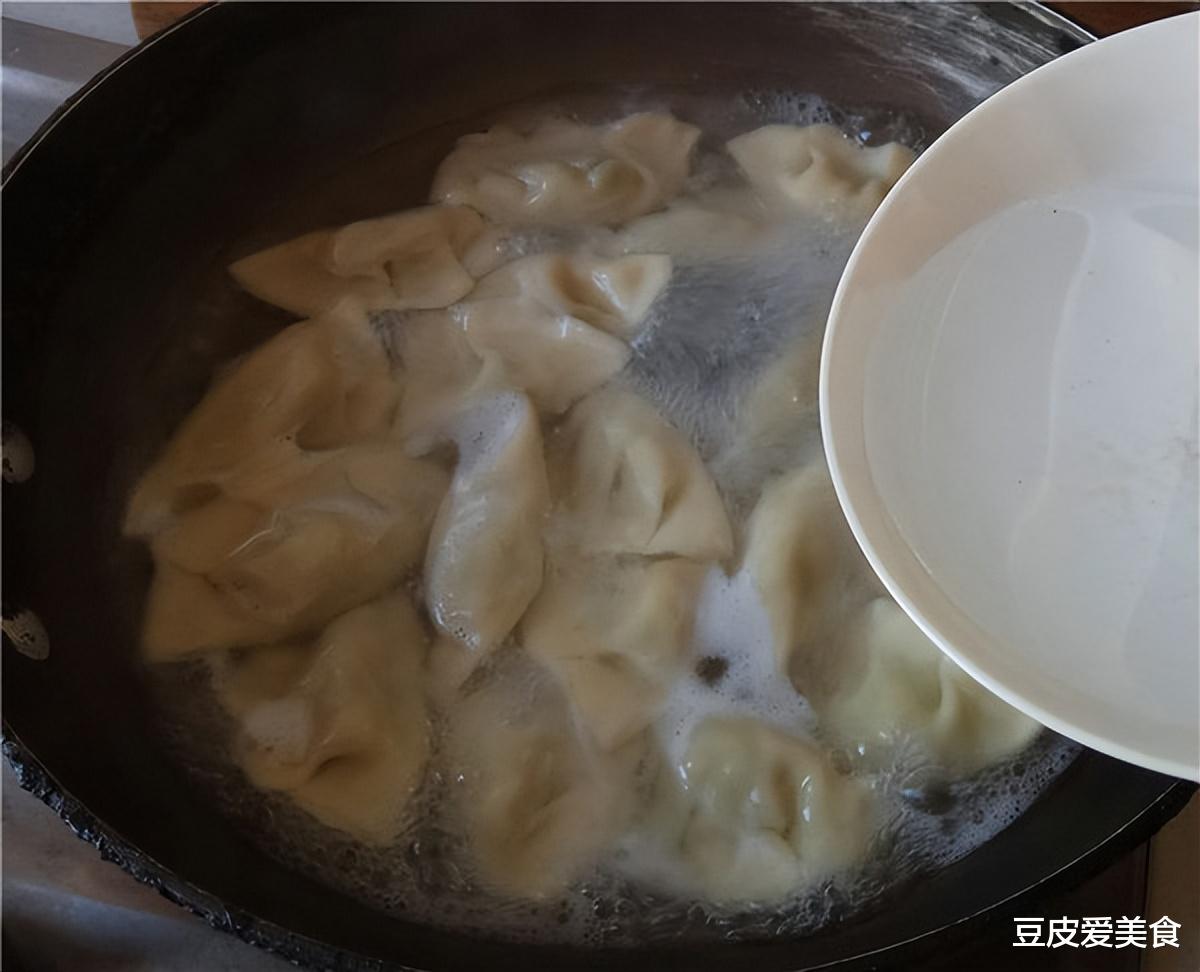 今天冬至，无论贫富，别忘了吃“冬至三宝”，寓意吉祥，添赌添福