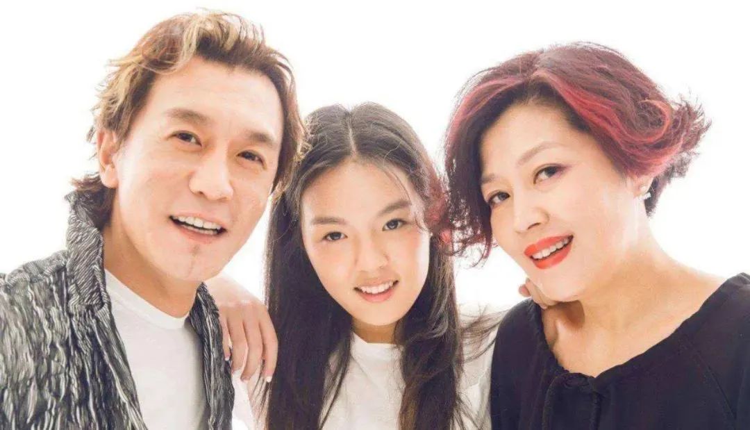 李咏|“央视名嘴”李咏病逝4年，遗孀哈文的选择令人泪目