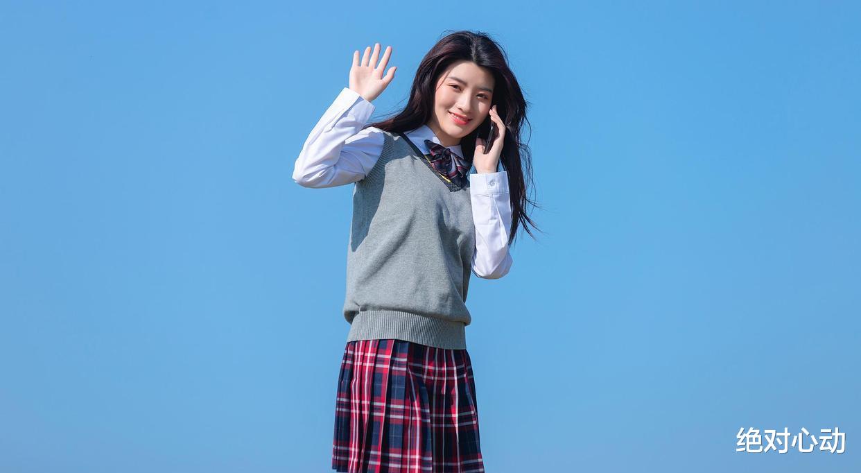 18岁女孩刚考上大学,因拒绝出钱帮助哥哥买房,竟被父亲告上法庭