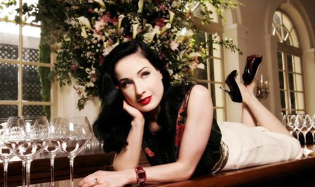 玛丽莲·曼森|世界第一脱衣舞女王：身家10亿，摇滚魔王，多大魅力？