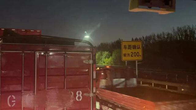 人民日报|24小时实录｜海龟程序猿进京入职记