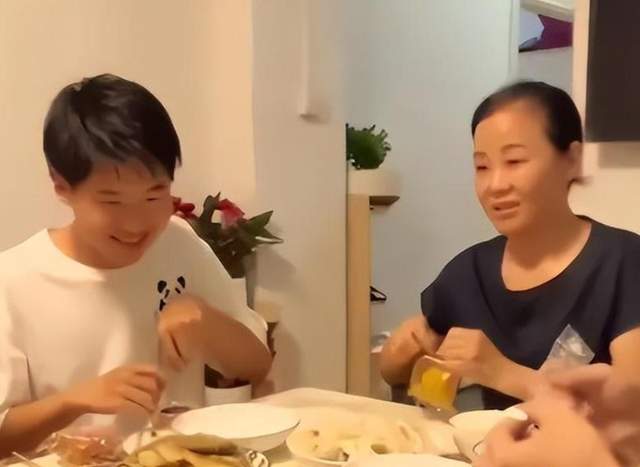 带货|孙卓回家满一周年,孙海洋夫妇晒卓宝照片,14年57天痛苦画上句号