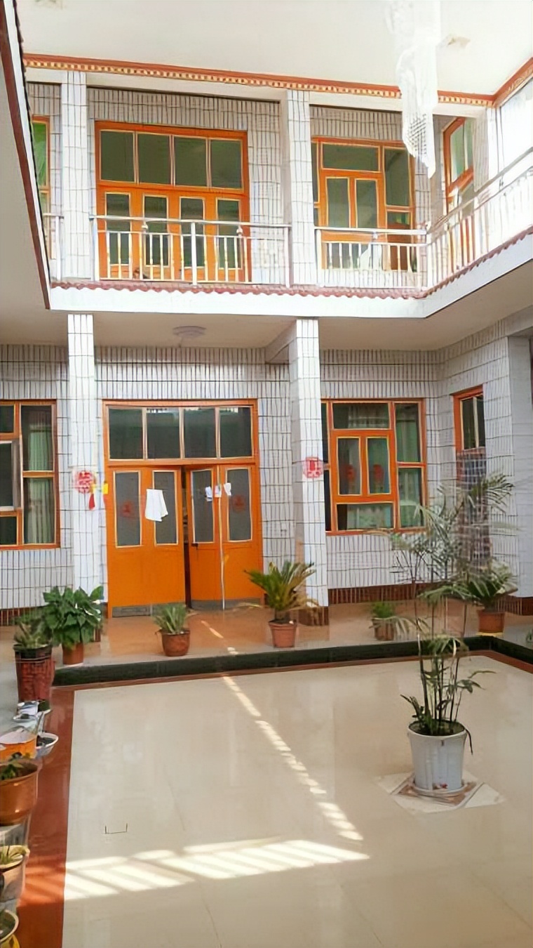 晒晒农村婚房,土灶和火炕太赞了!超喜欢院子里5米长的大吊灯!